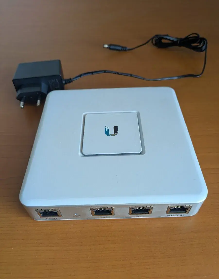 Ubiquiti Unifi Security Gateway (USG) – Router+Firewall