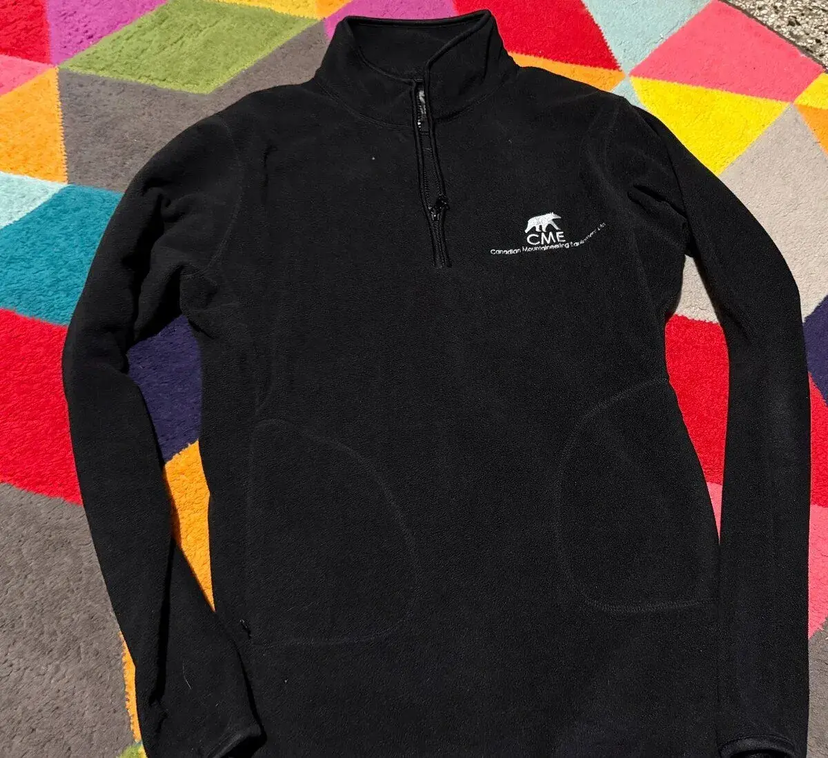 CANADIAN MOUNTAIN SILNÁ FLEECE BLACK KRÁSNÁ MIKINA XL