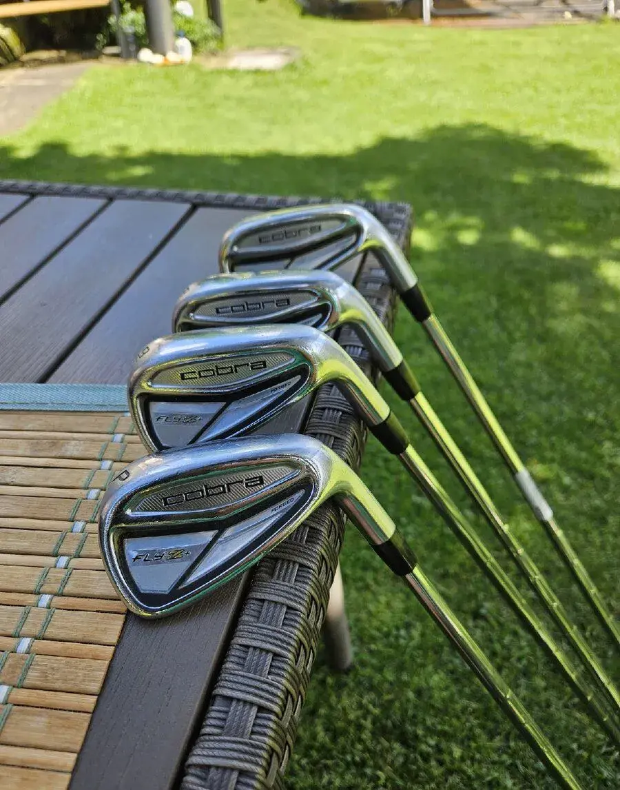 Hole Cobra Flow Z+ 5x kované PW - 7 shaft KBS Tour stiff