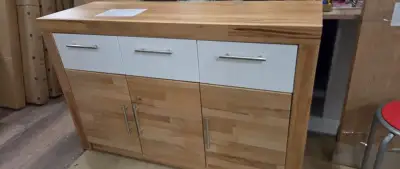 Nová .Komoda Masiv