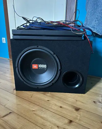Subwoofer JBL 1000w + Zesilovač 600w