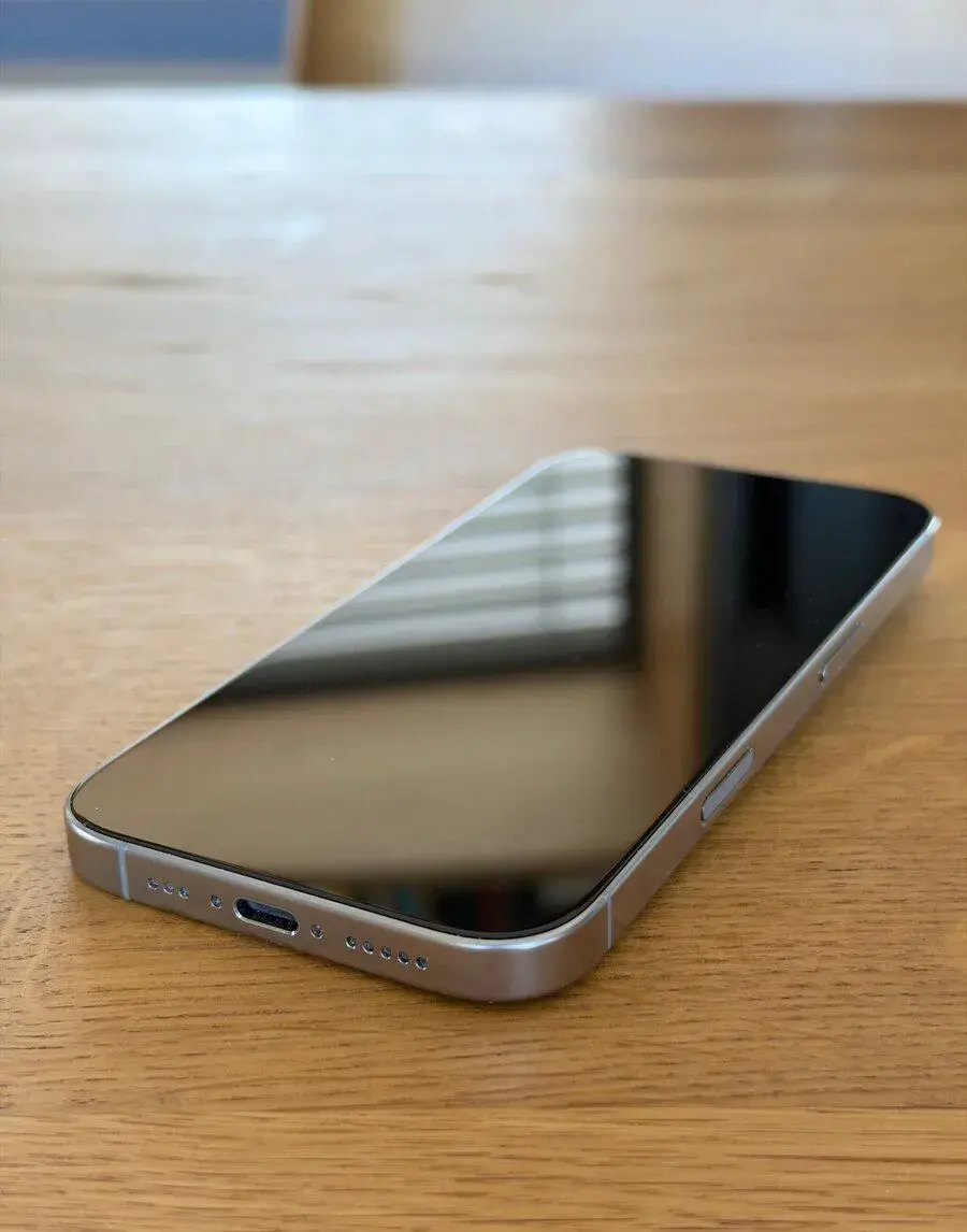 iPhone 16 Pro 256GB z přírodního titanu - STAV