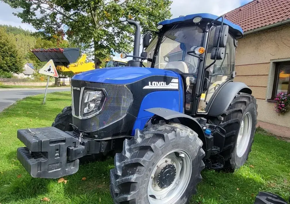 Traktor LOVOL