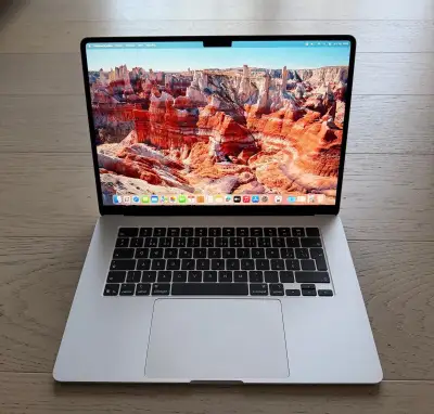 NOVÝ APPLE MACBOOK AIR 15 M4/16GB/256GB/ZARUKA DO 26.10.2027