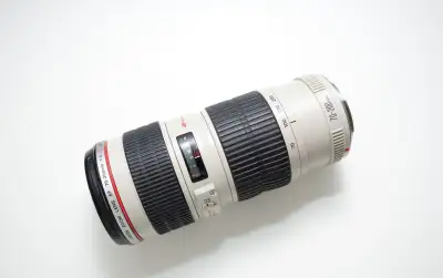 Objektiv CANON EF 70-200 mm f/4 L USM - čistá optika
