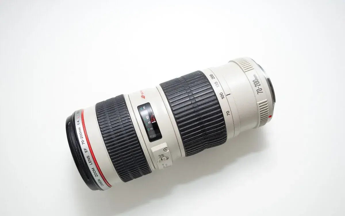 Objektiv CANON EF 70-200 mm f/4 L USM - čistá optika