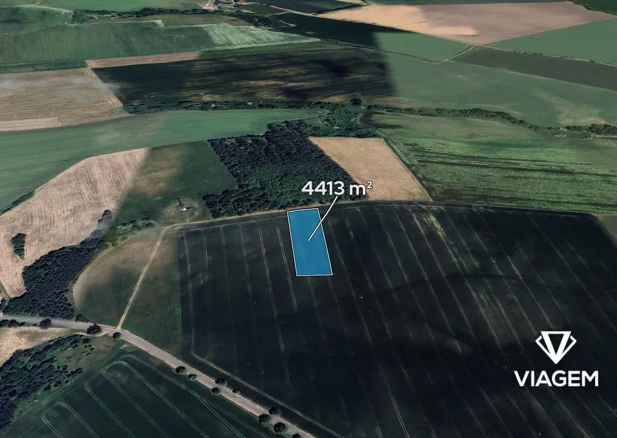 Pole 4 413 m²