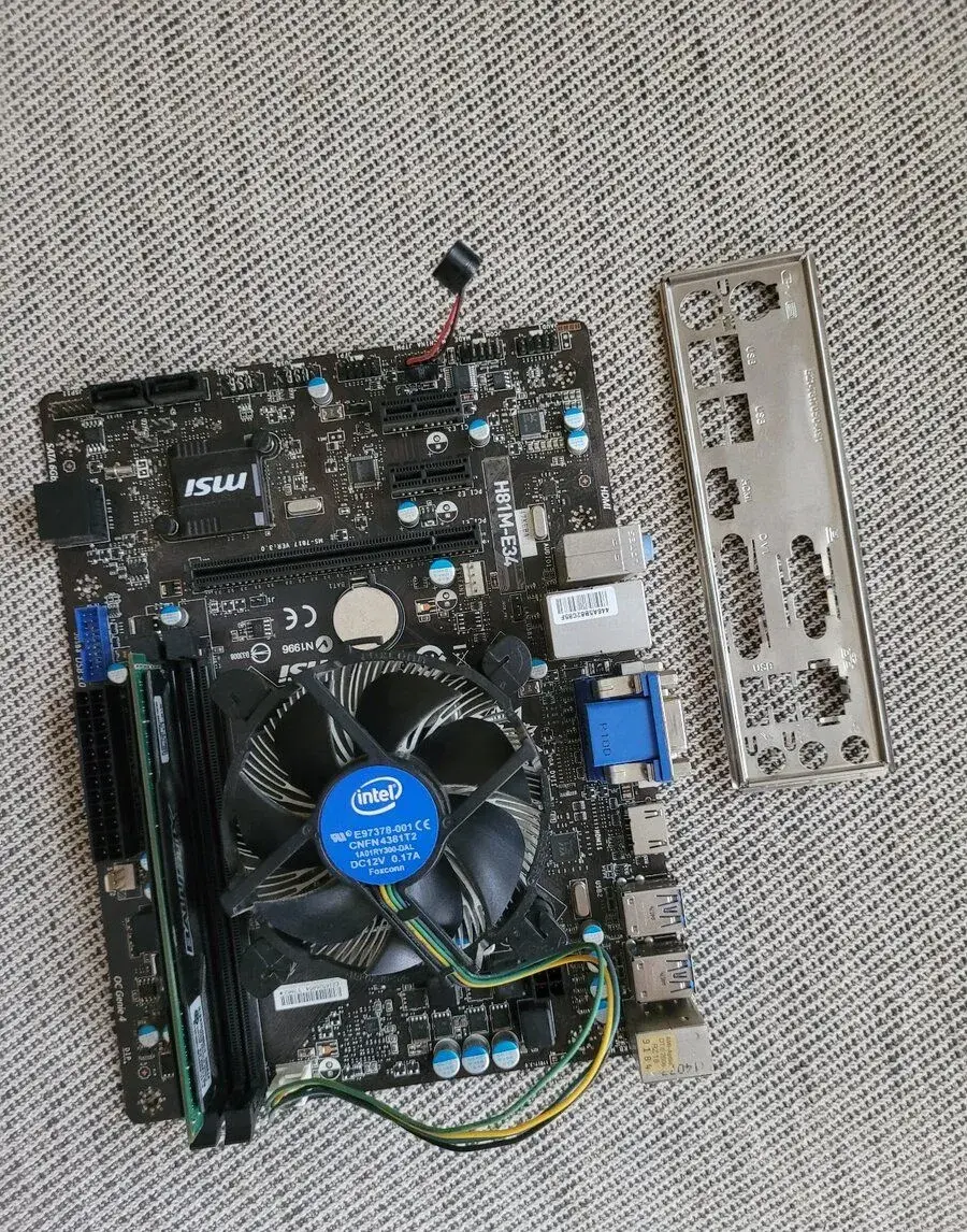 Základ PC s příslušenstvím
