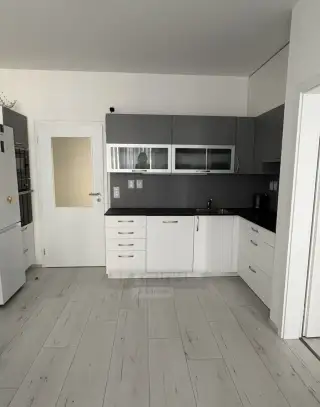 Pronájem moderního bytu 3+kk s balkonem a parkovacím stáním