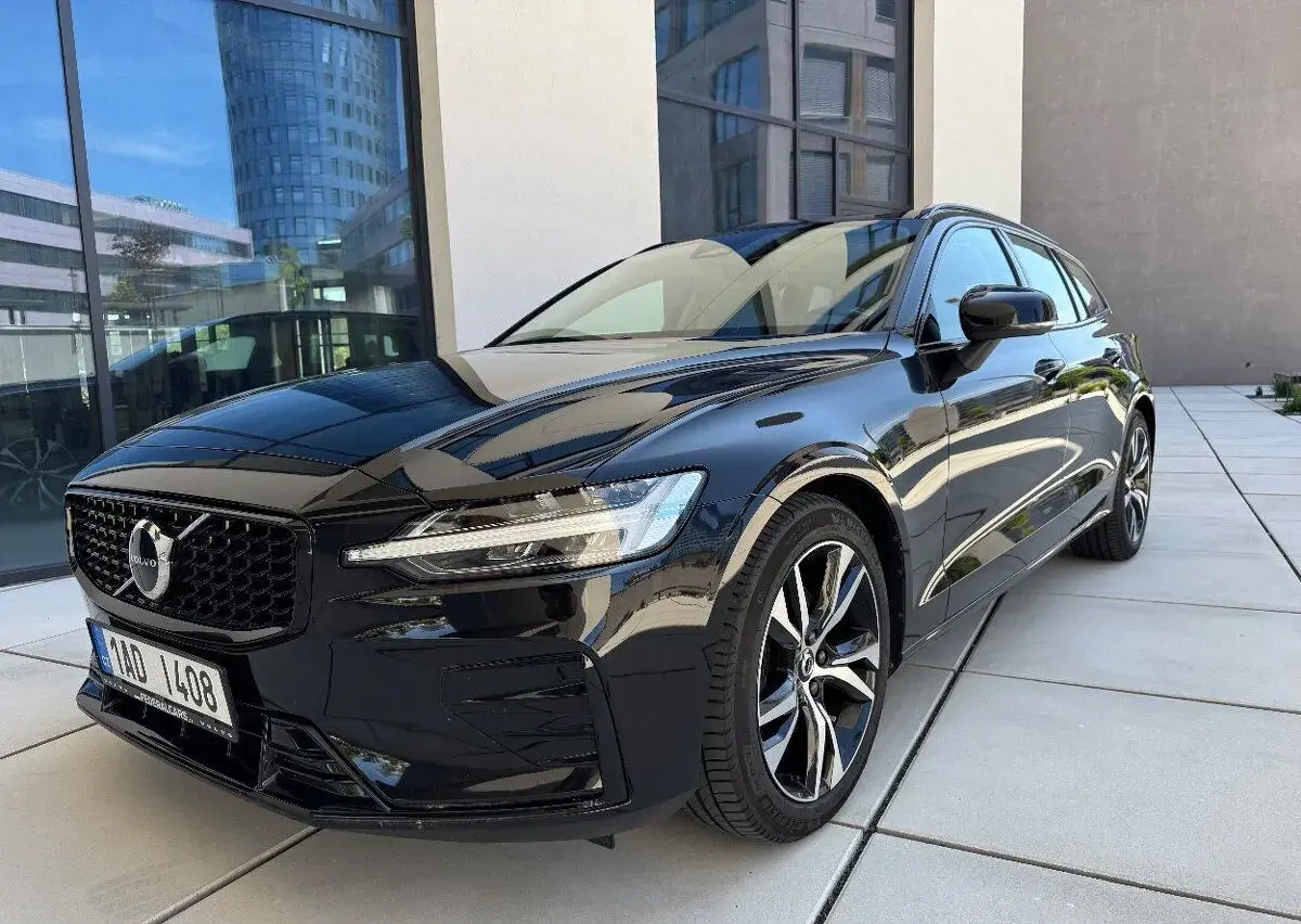 Volvo V60 – 2024, 32 000 km