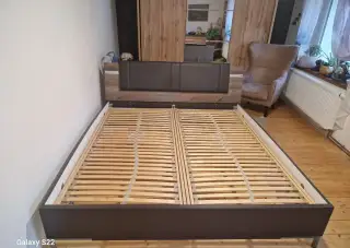 Postel s led osvětlením včetně roštů a matrací