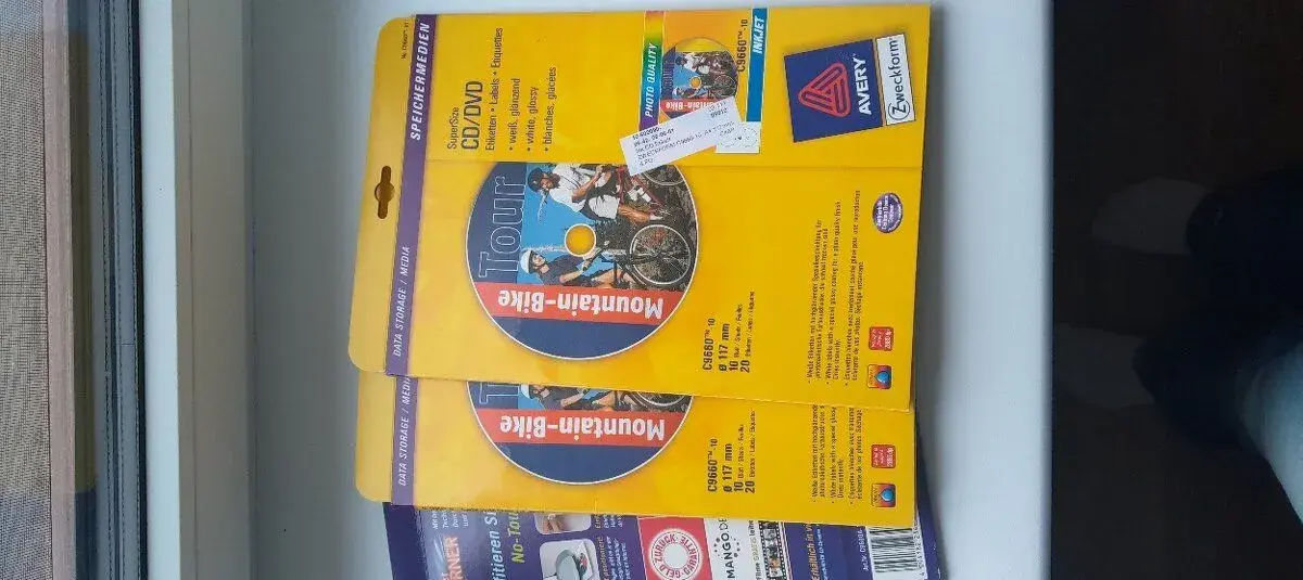 Etikety na CD/DVD