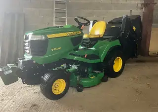 John Deere X950R - komunální traktor
