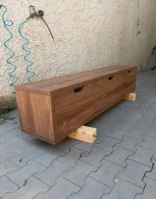Komoda např. pod televiz