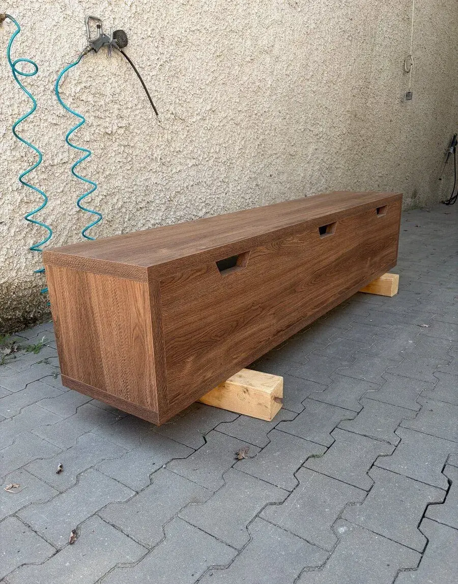 Komoda např. pod televiz