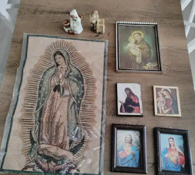 Náboženské obrazy a dekorace