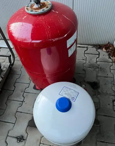 Dvě tlakové nádoby