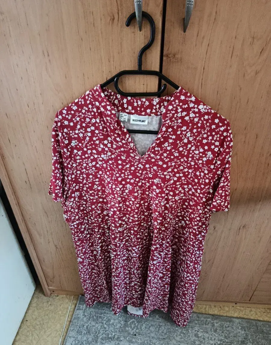 Červené šaty či tunuka, tričko vel. XL/XXL