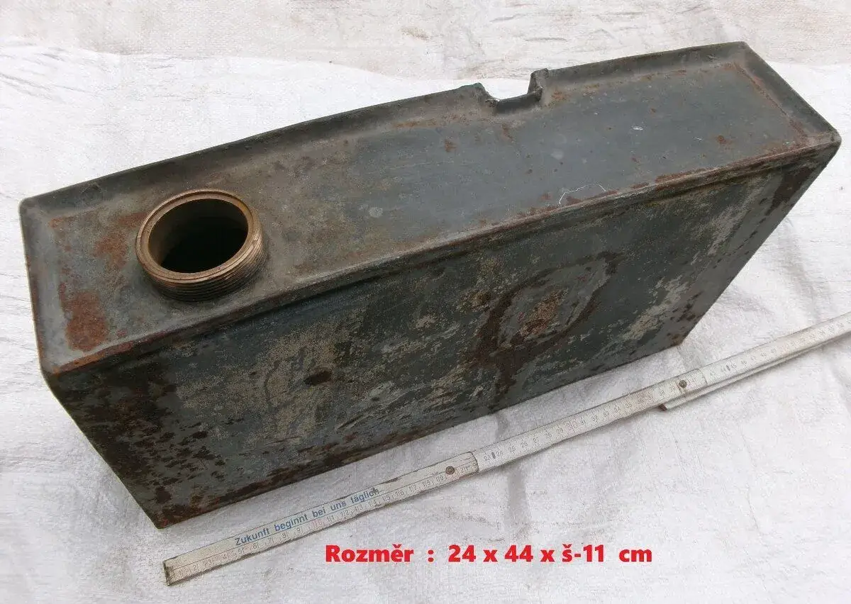 Motor typu PF - benzínový dvoutaktní jednoválec.