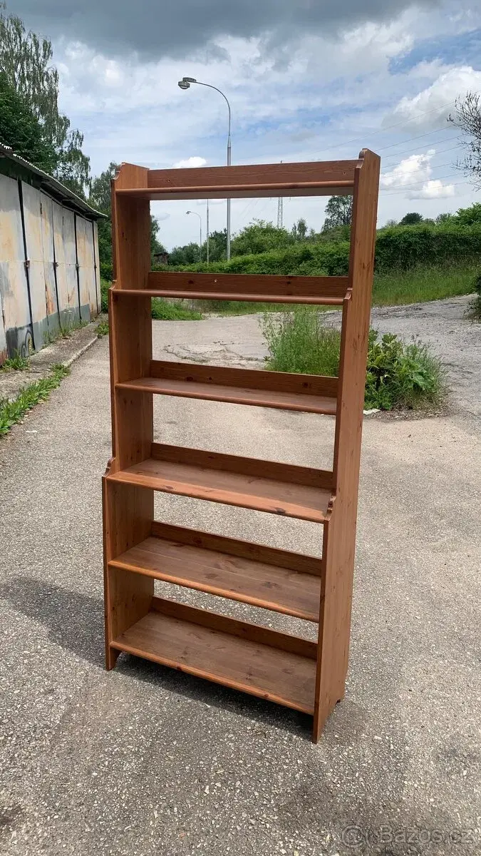 Ikea Leksvik knihovna dřevo masiv antik hemnes