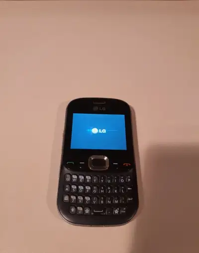 Mobilní telefon LG c360