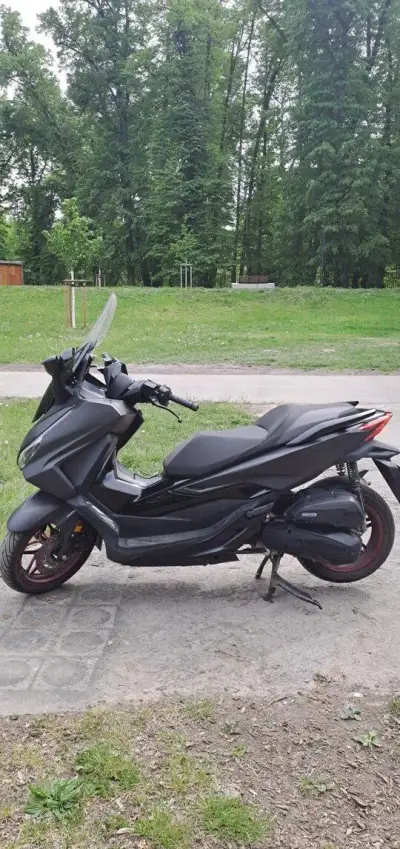 Honda forza 125