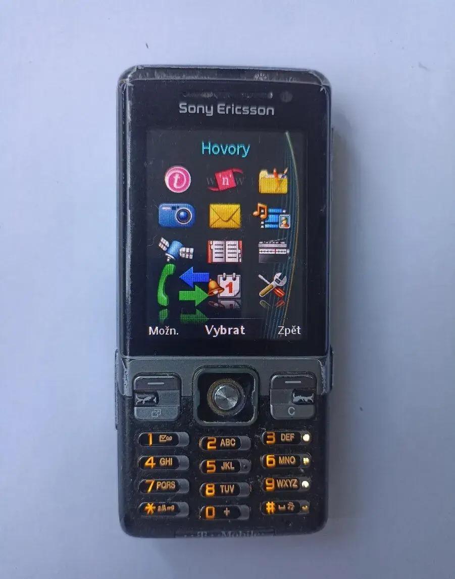 Sony Ericsson C702 – plně funkční + orig. nabíječka
