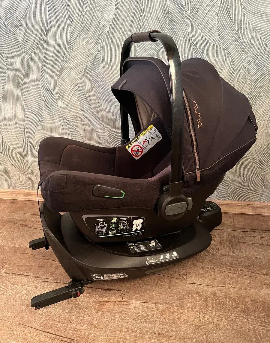 Nuna PIPA Next + otočná ISOFIX základna Nuna BASE Next