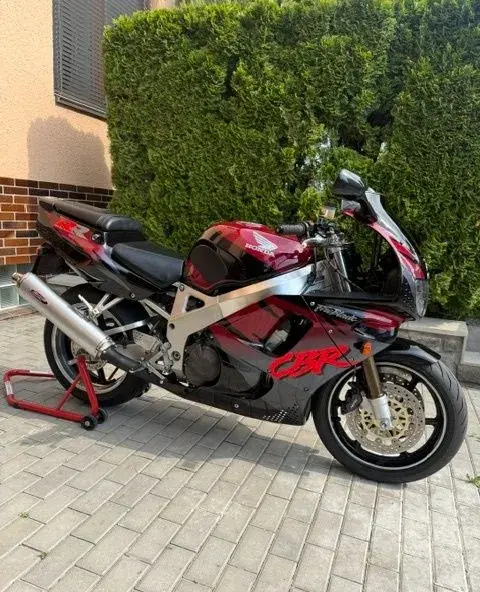 Honda CBR900RR Fireblade SC28