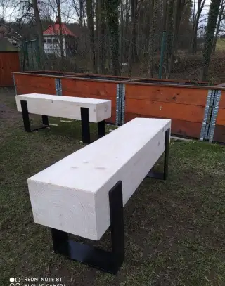 Lavice k ohništi