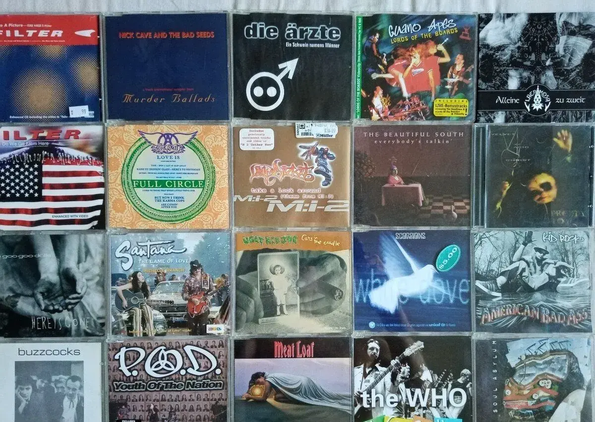 Nova fota 3.4. originál CD singly od 19 Kc
