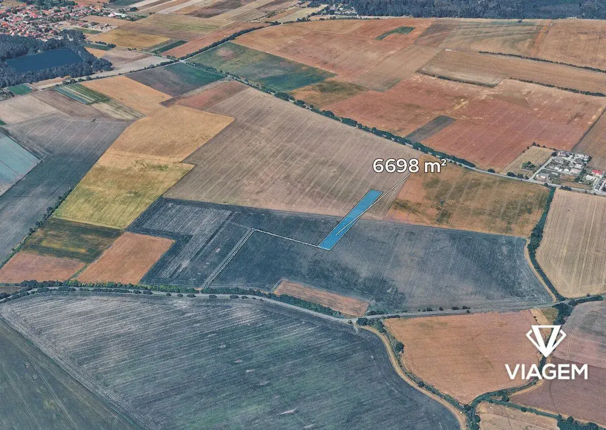 Pole 5 921 m²