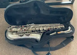 Saxofon Akustik po generální opravě
