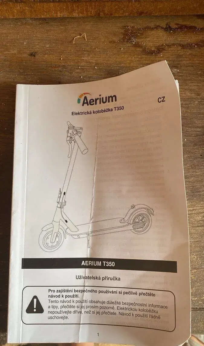 Elektrokoloběžku Aerium T350 (téměř nová, najeto 600