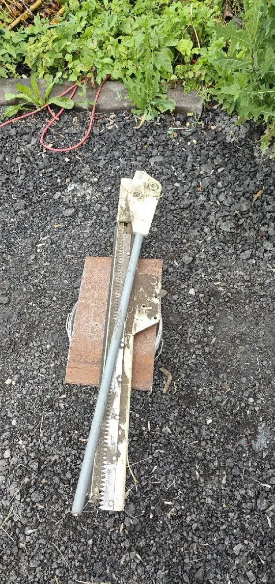 Řezačka fólie z baličky temak T4
