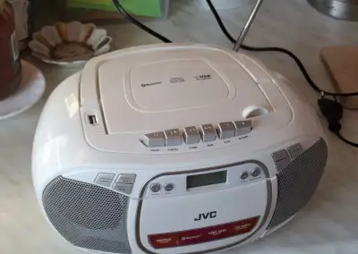 Přenosný radiomagnetofon JVC RC-E451W bílý