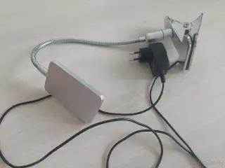 LED stolní lampička s klipem