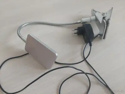 LED stolní lampička s klipem