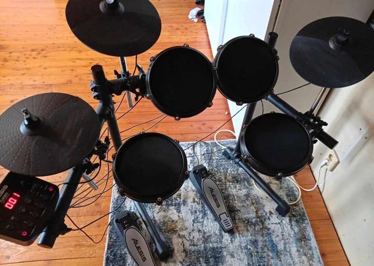 Elektronické bicí (bubny) Alesis