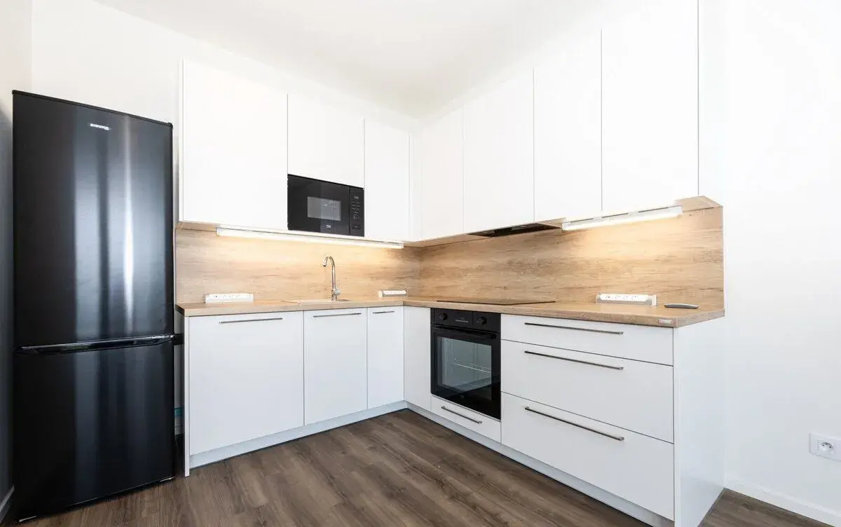 Pronájem novostavby 2 + kk s balkonem, parkovacím stáním a s