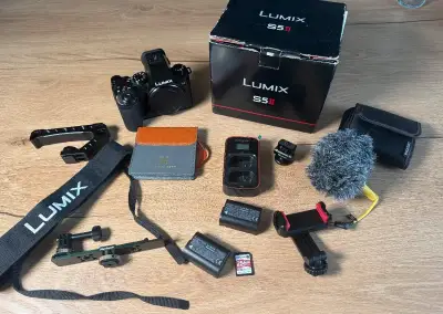 Lumix S5II + Sigma 28–70 mm f/2.8 + příslušenství, záruka