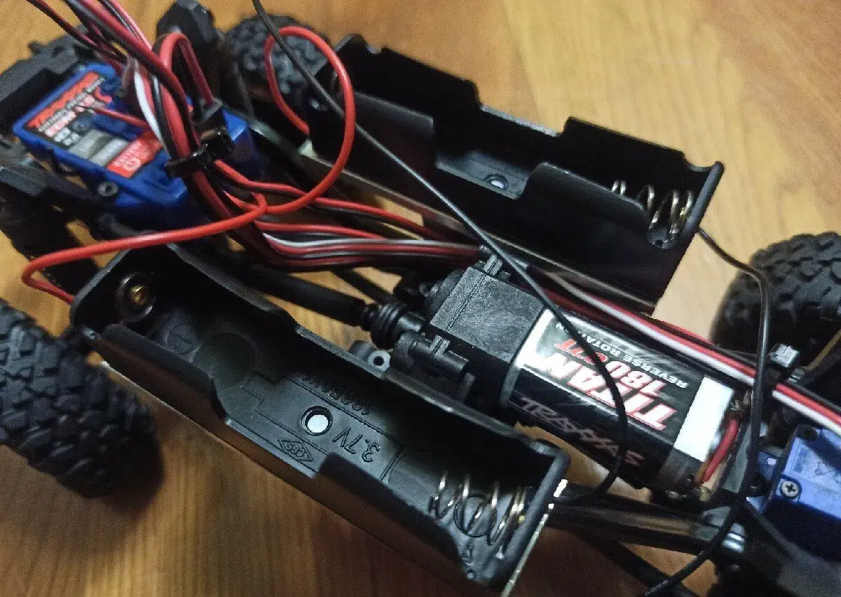 TRX-4m konverze na 18650
