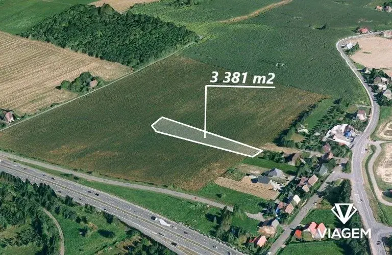 Pole 3 381 m²