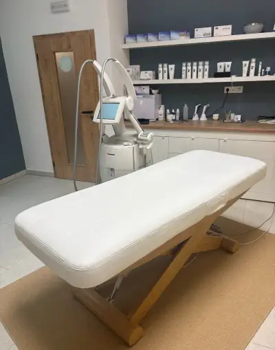 Kosmetické/ masérské lehátko - hydraulické, polohovací