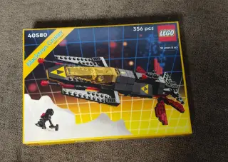 LEGO 40580 Křižník Blacktron