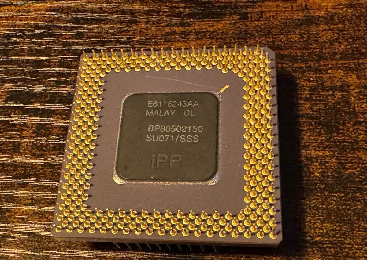 Historický CPU Intel Pentium 150MHz, SU071, pěkný stav