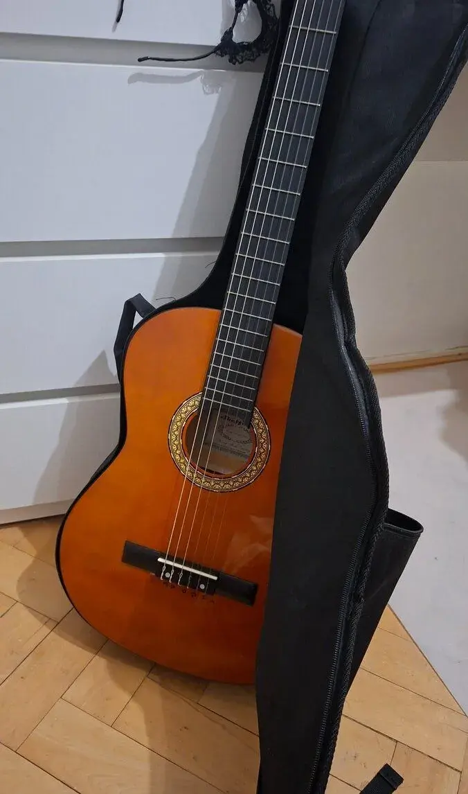 Kytara akustická