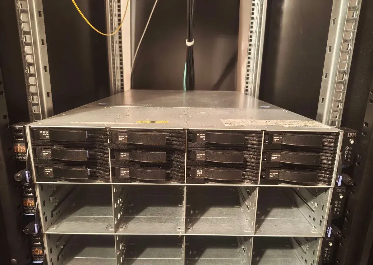 IBM System x3630 M3 2U storage server 3,5"