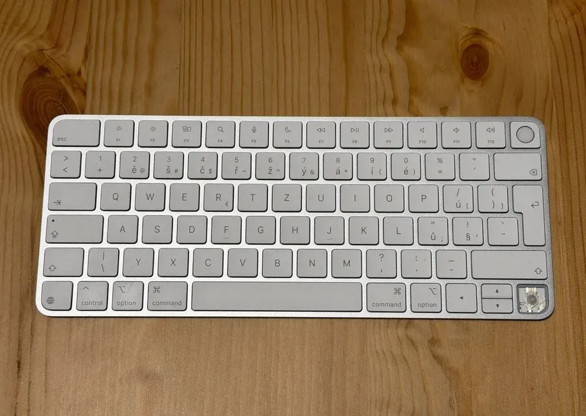 Originální Apple Magic Keyboard 2024 s Touch ID CZ