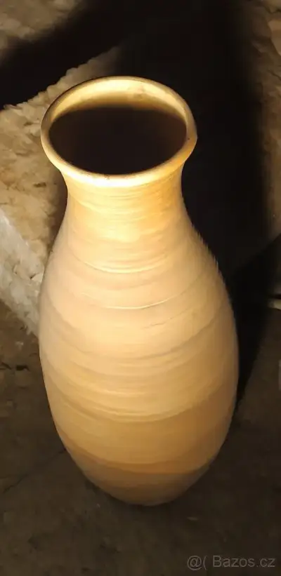 Velkou dekorační vázu